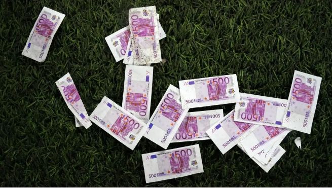 巴黎歐冠奪冠，金錢味濃，攬1.2億